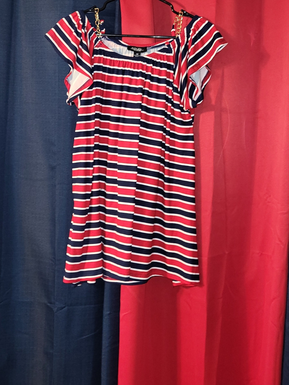 Rogue 4xl Women’s Summer blouse red, white, blue with goldtone chains